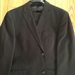 Arrow men’s suit, black, pin stripe